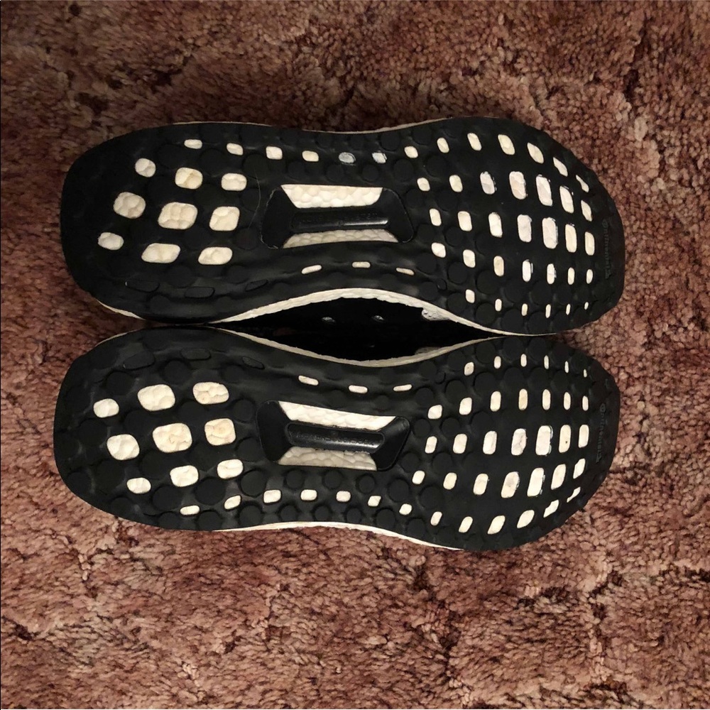 Ultraboost SnS x Social Status collab - Picture 5 of 8